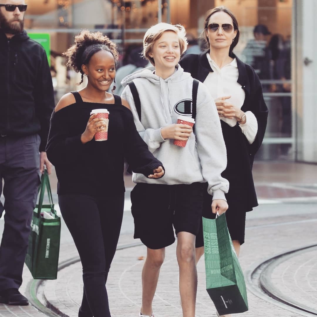 Анджелина Джоли с дочерью засветились на концерте Maneskin, снова пославших Путина: видео и фото