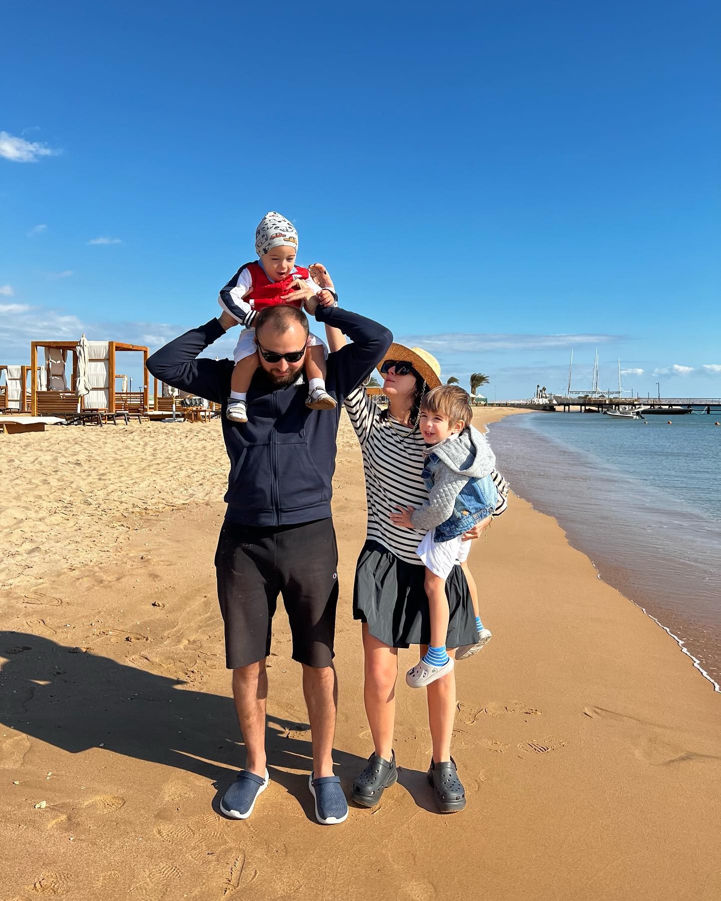 Утром - кофта, в обед купальник: Джамала рассказала о зимнем отдыхе в Египте и умилила семейными фото