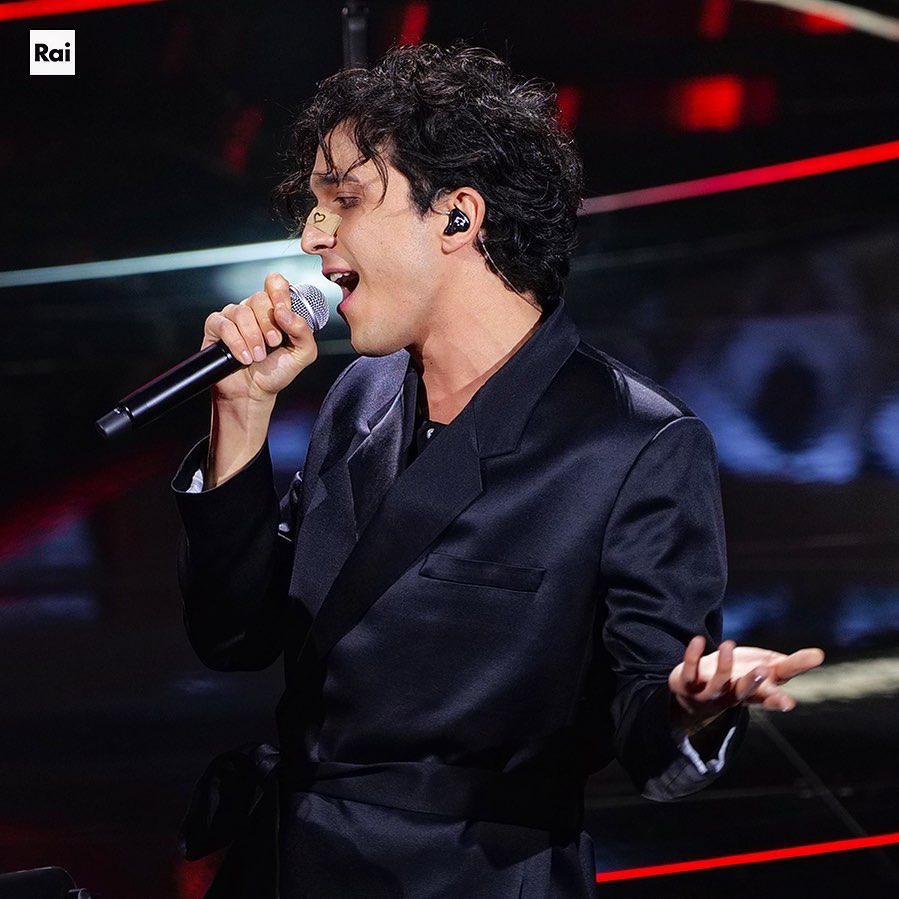 В Италии прошел легендарный фестиваль Сан-Ремо 2022: яркие фото и видео