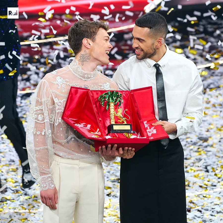 В Италии прошел легендарный фестиваль Сан-Ремо 2022: яркие фото и видео