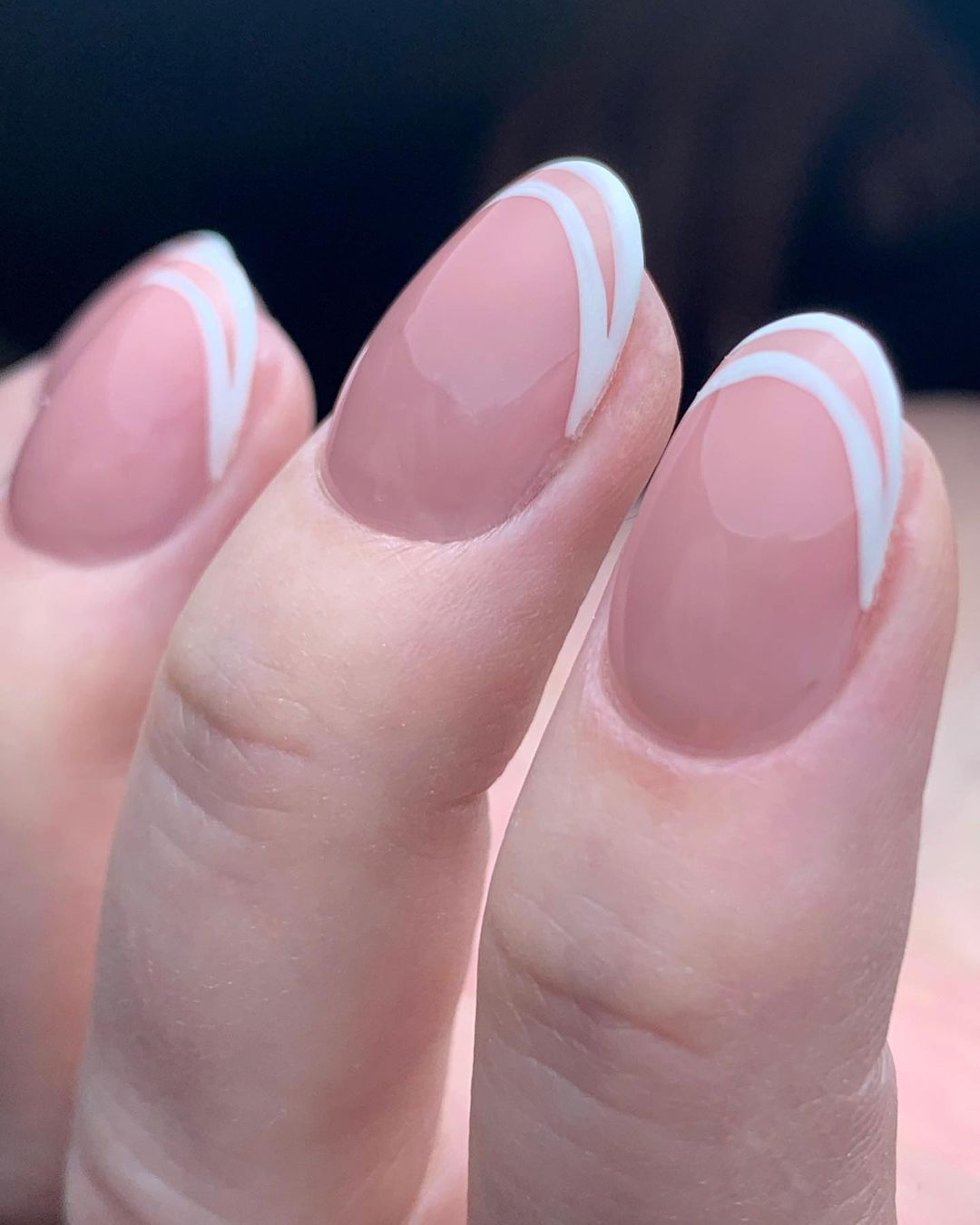 Цей дизайн манікюру стане трендом усього 2023 року: модницям на замітку! (фото)