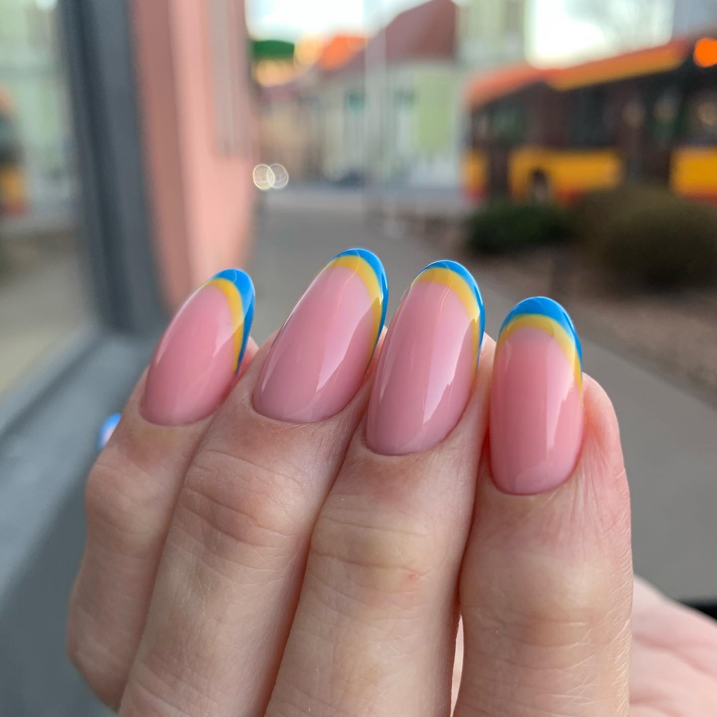 Цей дизайн манікюру стане трендом усього 2023 року: модницям на замітку! (фото)