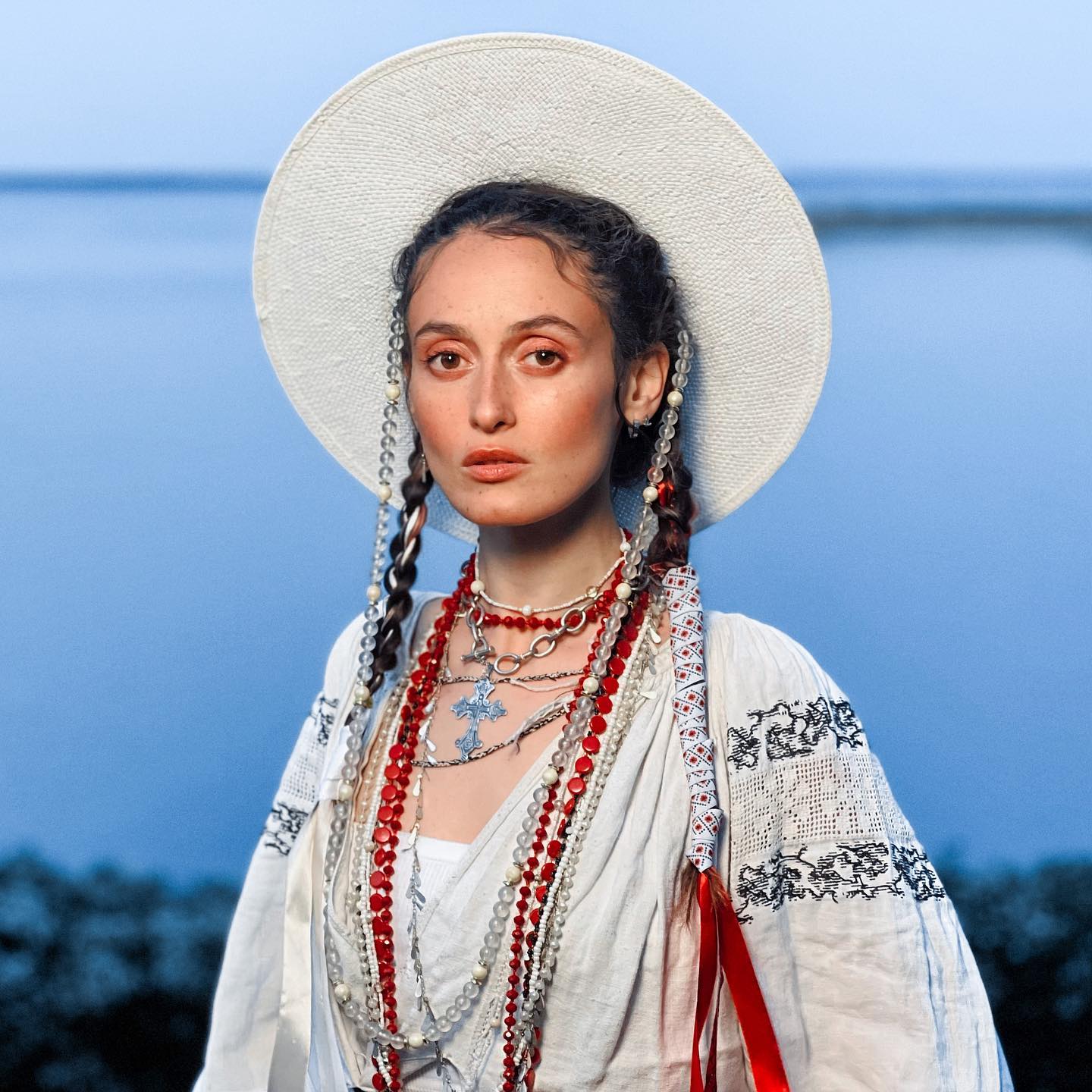 &quot;Так вже не буде, як до того&quot;: Алина Паш чувственно спела о единстве и вере в новые времена (видео)