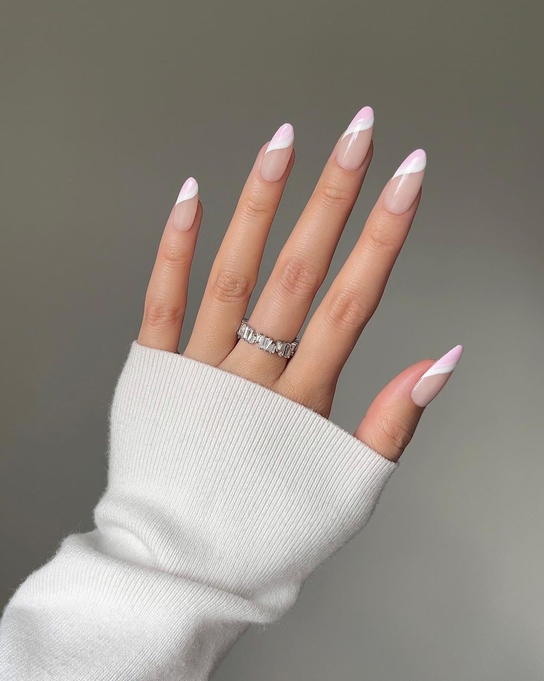 Цей дизайн манікюру стане трендом усього 2023 року: модницям на замітку! (фото)