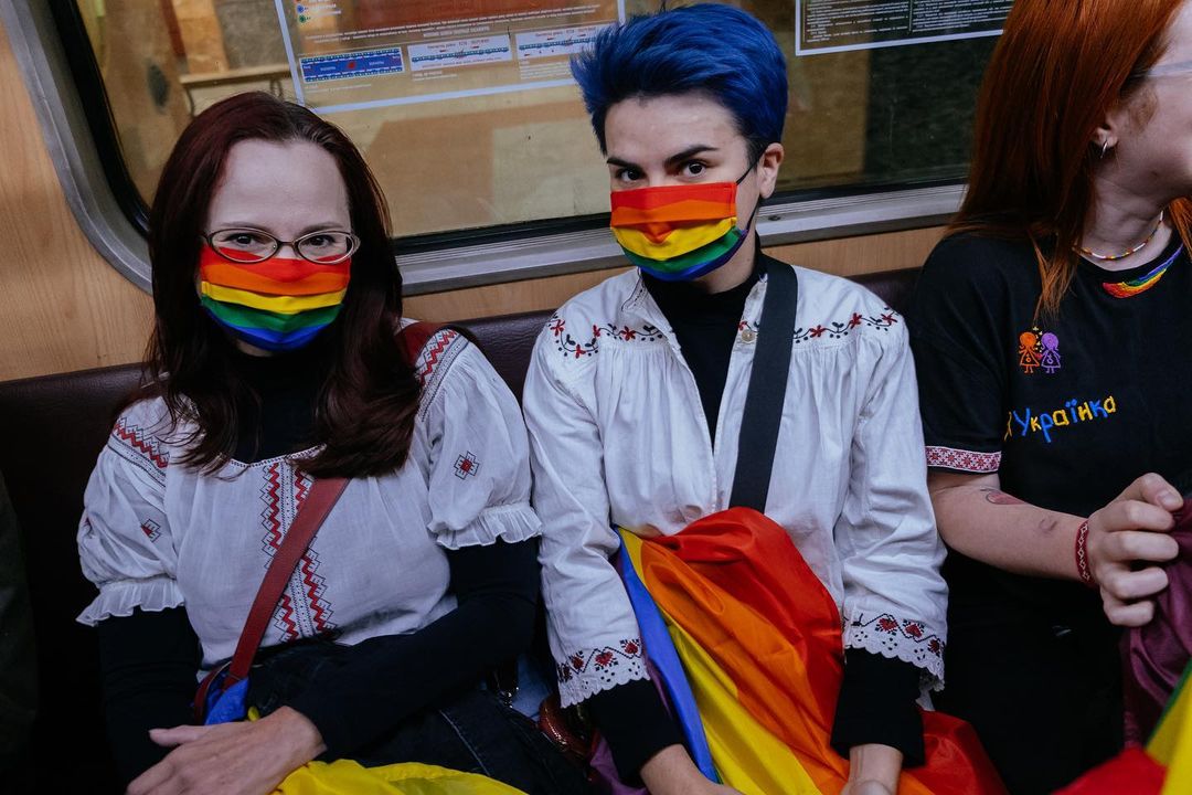 "Ми боремось за Україну": у харківському метро ЛГБТ-активісти провели марш (фото)