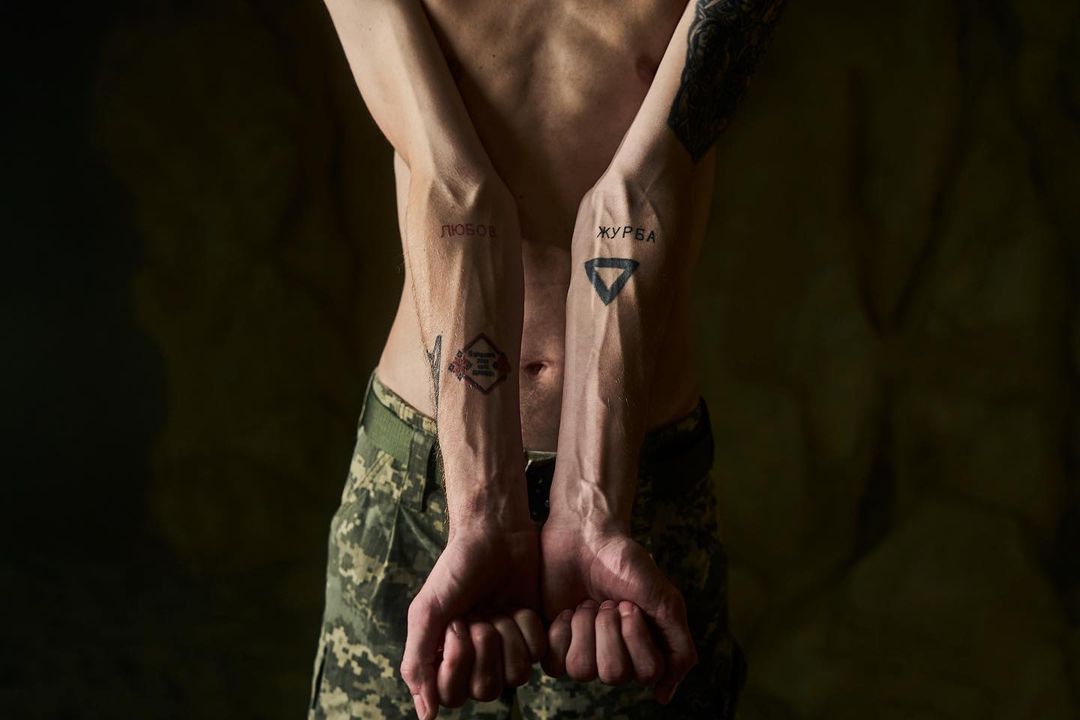 Худий та змучений: у мережі з'явилися фото "Ореста" з Азовсталі після полону