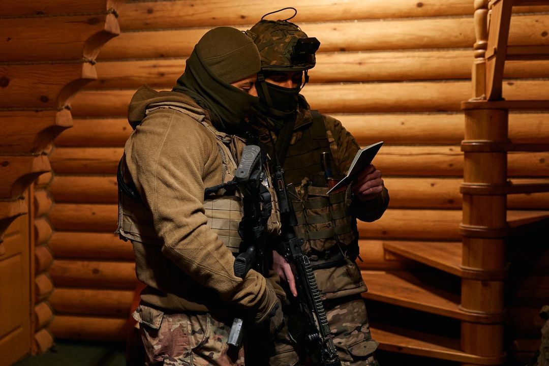 Військовий освідчився дівчині прямо на лінії зіткнення: зворушливі фото