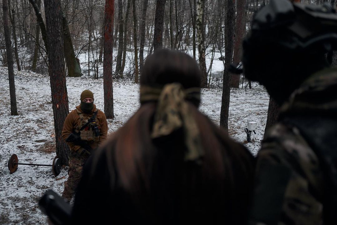 Військовий освідчився дівчині прямо на лінії зіткнення: зворушливі фото