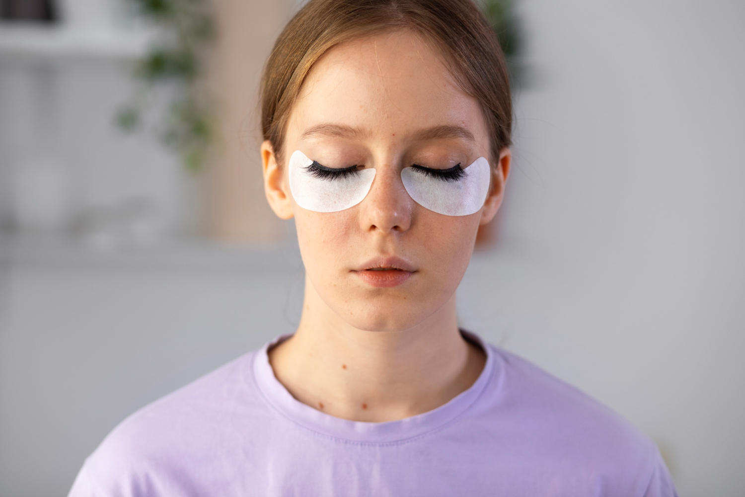 Какие ошибки в уходе вызывают темные круги под глазами и как их избавиться: советы косметолога