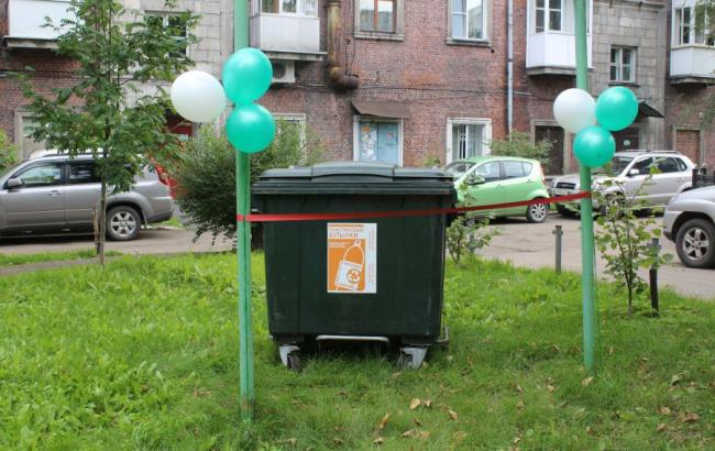 Соцсети позабавил «праздник» мусорного бака в РФ